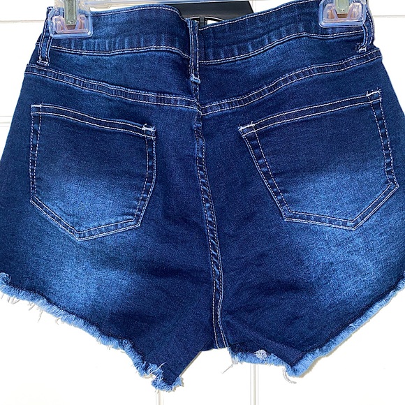 Distressed side-slit shorts - Picture 3 of 5